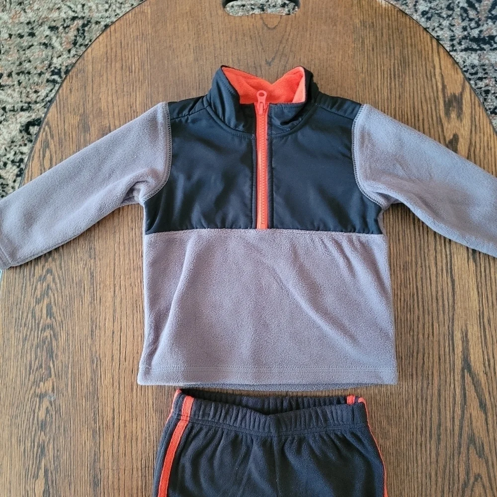 Carter's 2 piece Fleece Pullover and Jogger Set Size Boy's 18 Months